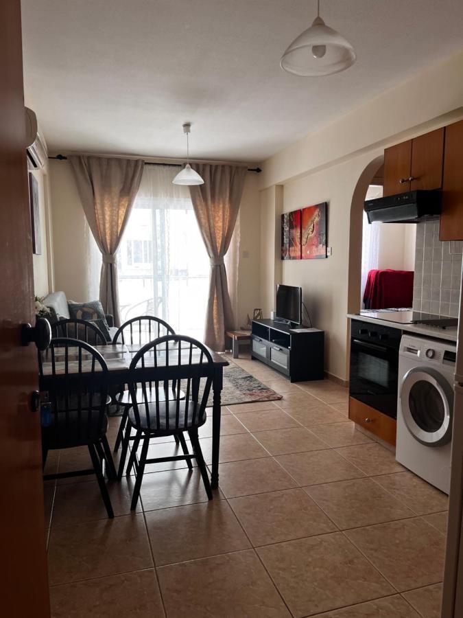 Makenzy Apartment Larnaca Exteriör bild