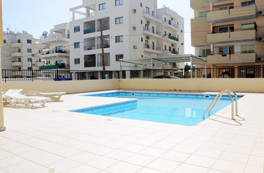 Makenzy Apartment Larnaca Exteriör bild