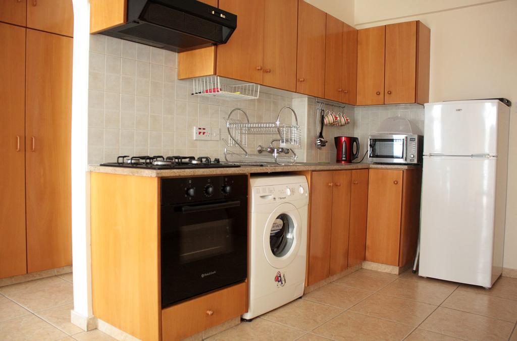 Makenzy Apartment Larnaca Exteriör bild
